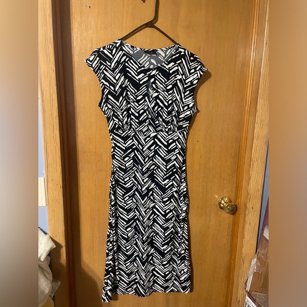 Women’s size M black and white dress